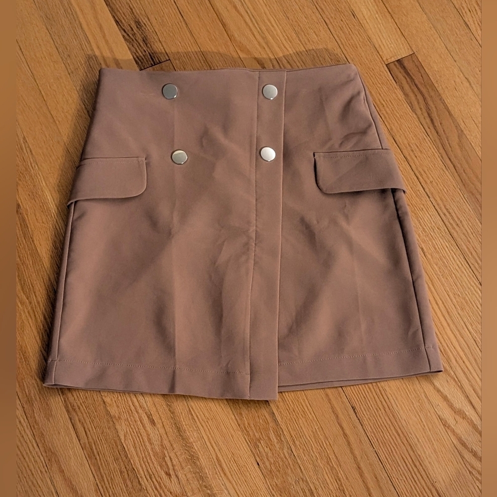 Dynamite Brown Skirt with Stylish Accents